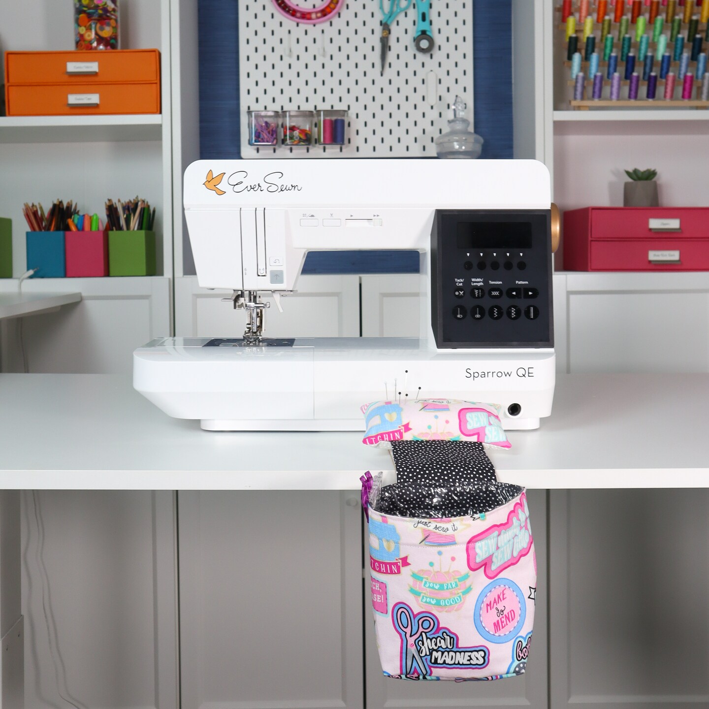 Crosscut Sewing Co.&#xAE; Pin Cushion &#x26; Thread Catcher Sewing Project Kit for Beginners with Fabric, Instructions and Video
