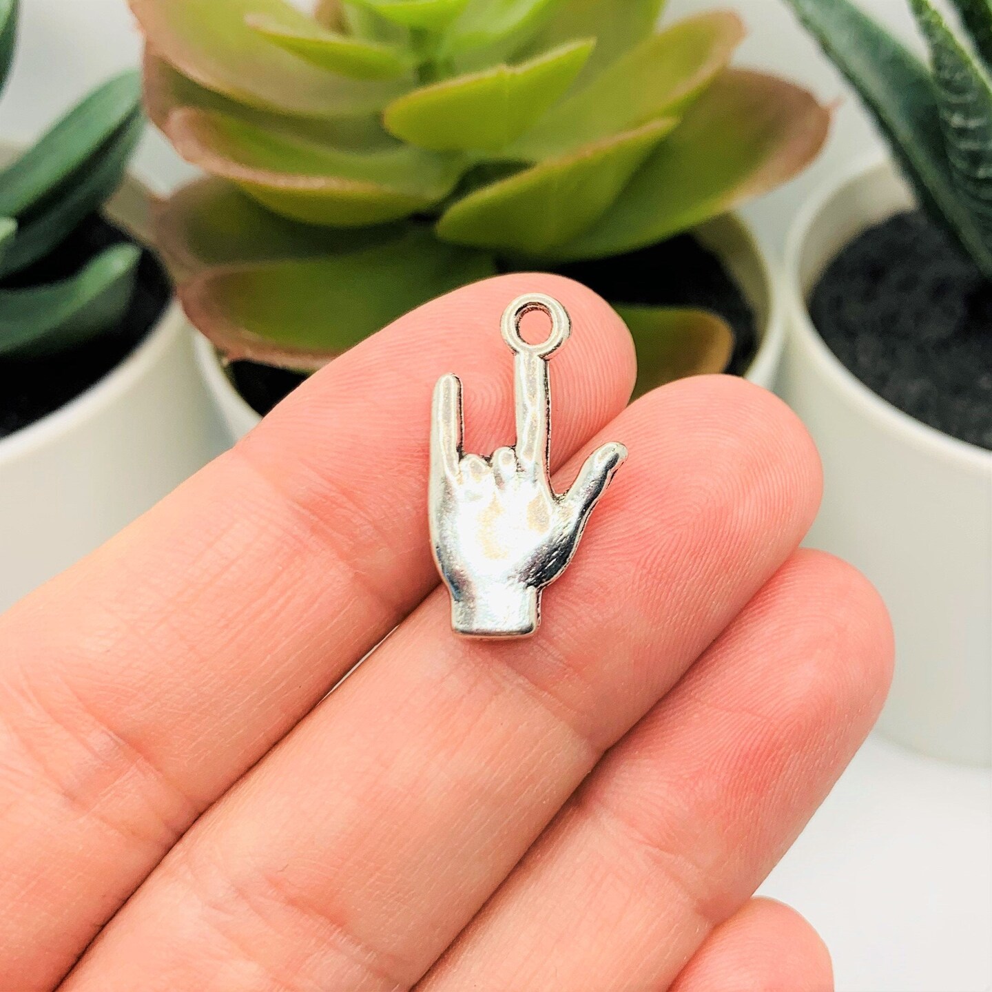 4, 20 or 50 Pieces: Silver ASL I Love You Sign Language 3D Charms