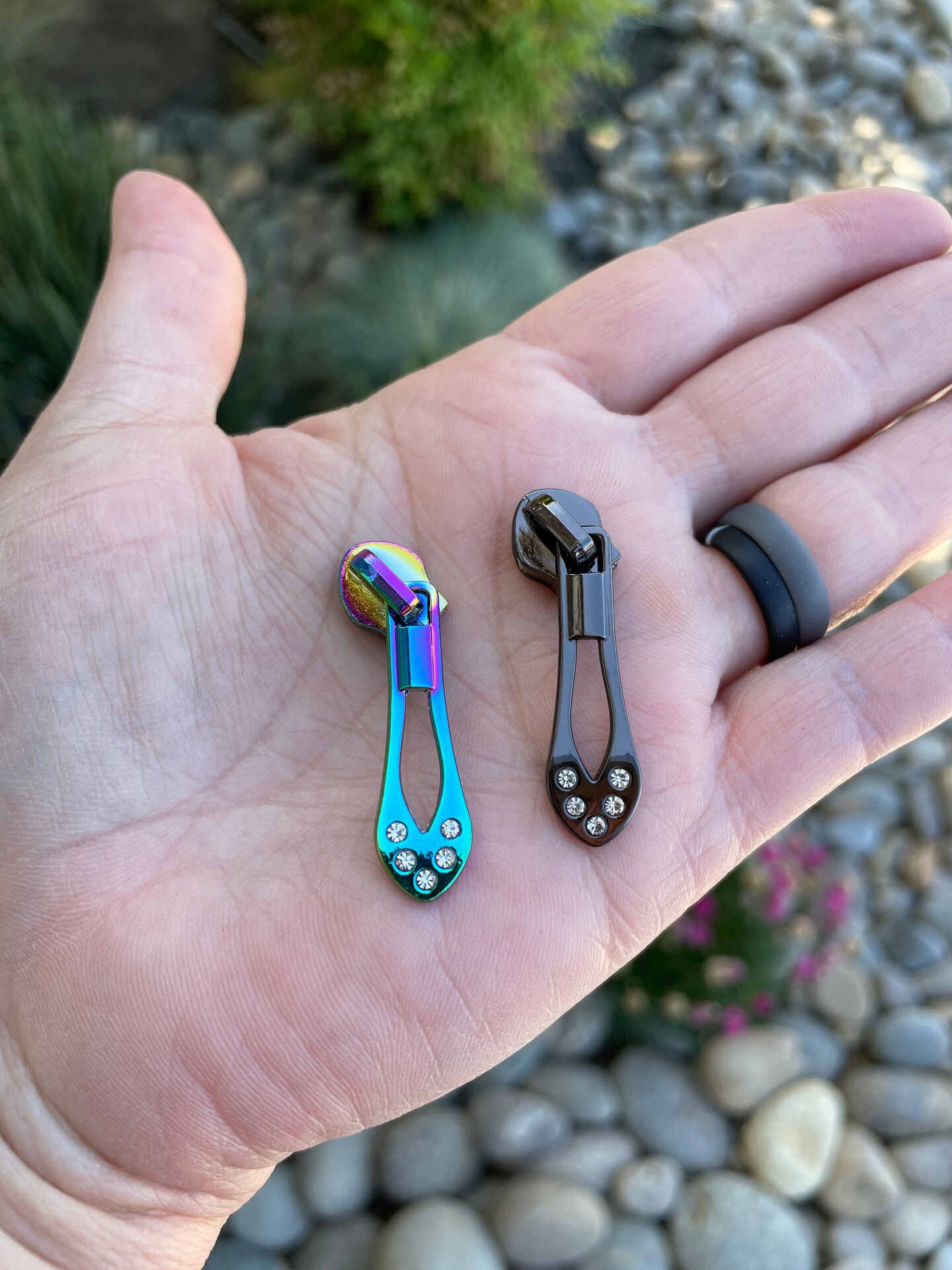 Rhinestone zipper pulls