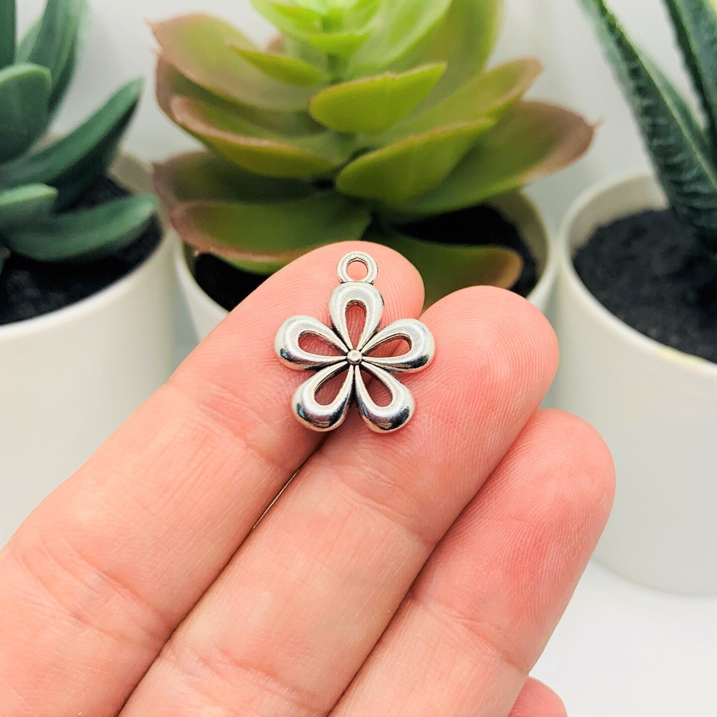 4, 20 or 50 Pieces: Silver Daisy Flower Charms