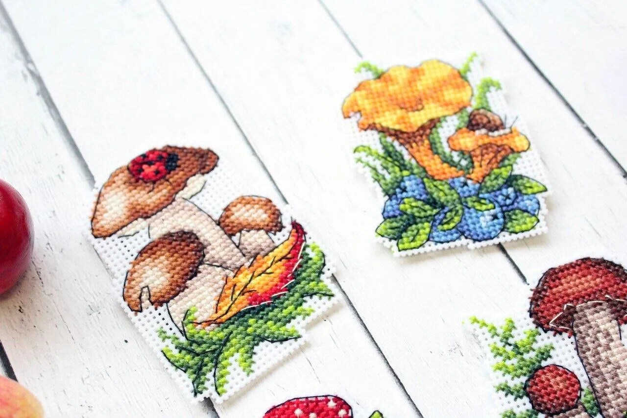 Mushrooms P-486 / SR-486 Plastic Canvas Counted Cross Stitch Kit