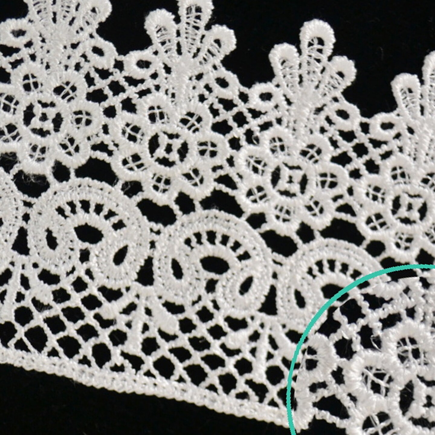 3.5&#x22;x15 Yards White Venice Lace Trim