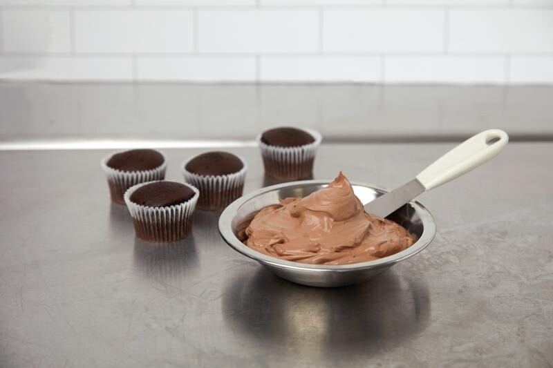 Rich Bettercreme Pre Whipped Chocolate Icing and Filling Non Dairy 9 Pound