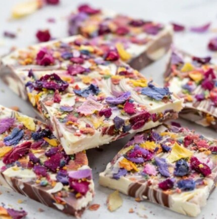 Floral Chocolate Bark Kit - Freeze Dried Edible Flowers with Milk & White Chocolate