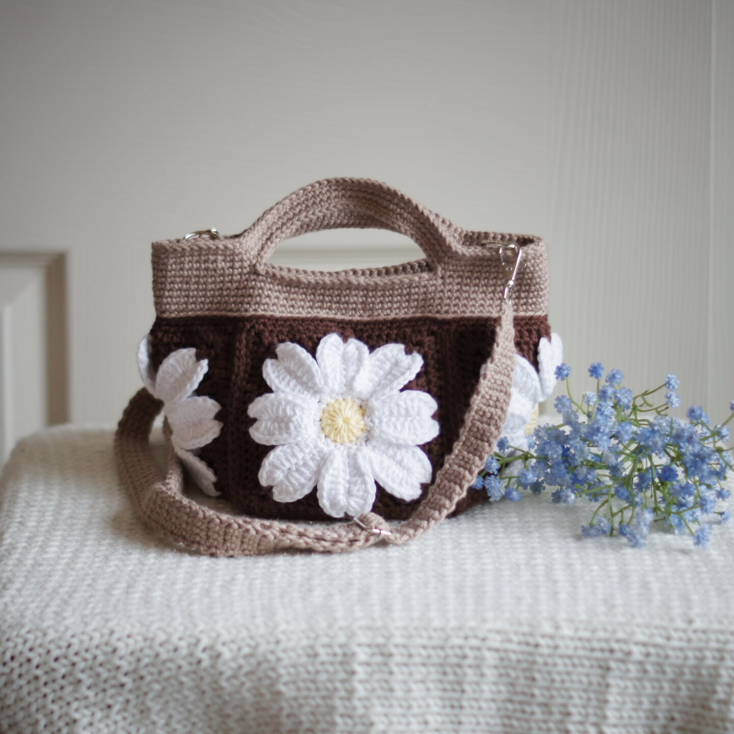 Crochet Daisy Bag: Handmade Cotton Floral Purse with Adjustable