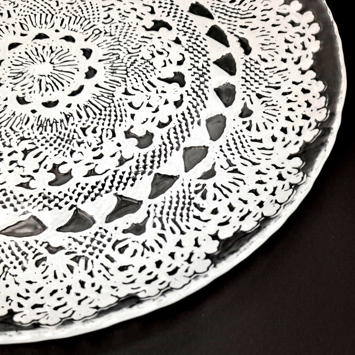 Embossed Lace Canape Plate Glass Appetizer Serving Plate Clear White