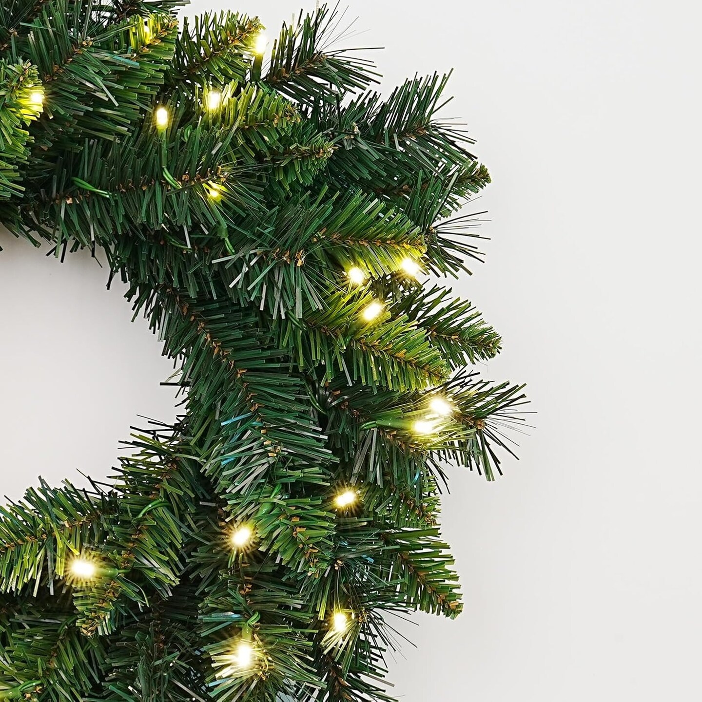 Pre-Lit Artificial Christmas Wreath 20 Inches Battery Operated Timer Lighted Christmas Wreath, Artificial Wreath Christmas Decoration Home Indoor Outdoor (Green Pure)