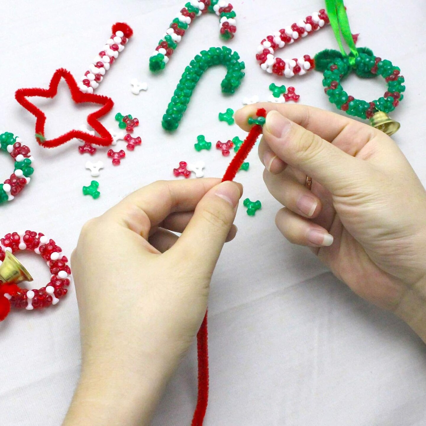 1570 PCS Christmas Beaded Ornament Kit Christmas Tri-Shaped Beads Plastic Tri Beads with Pipe Cleaners Xmas Party Craft Wreath Candy Cane for Christmas Tree Hanging