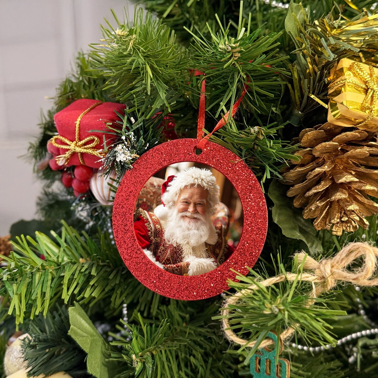 Wrapables Christmas Holiday Glittery Felt Photo Frame Ornaments (Set of 12), Red and Silver Circle