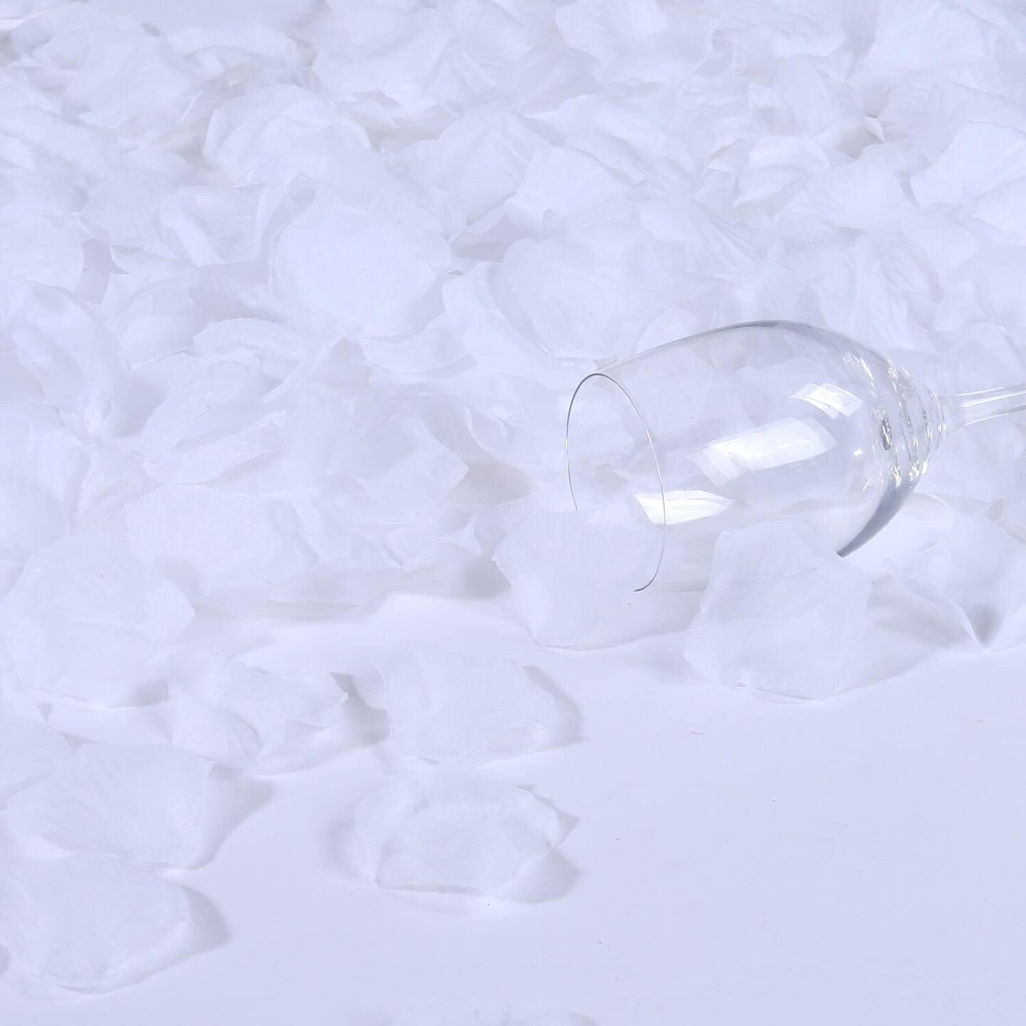 5000 Pcs Faux White Flower Petals for Weddings