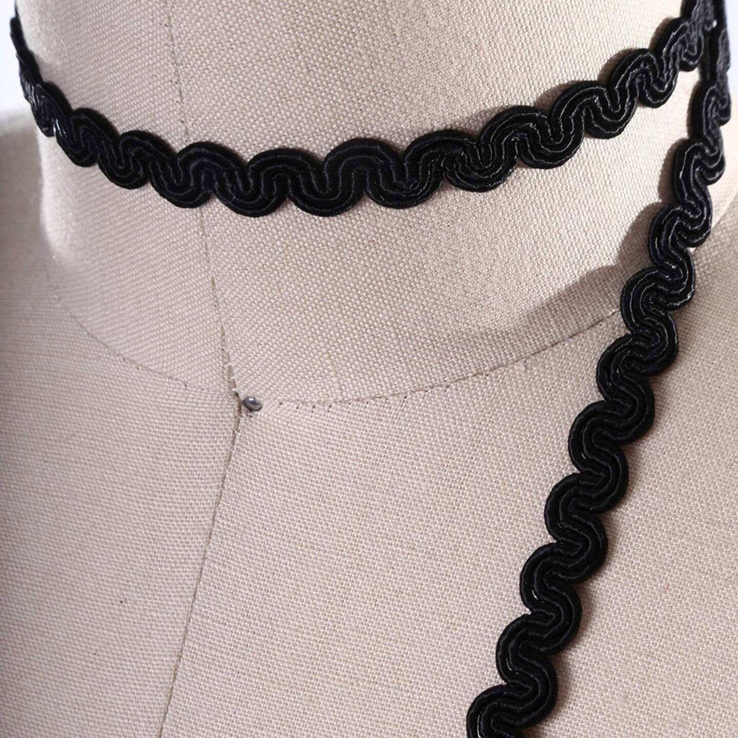 2 Yards 3/8 Inch Black Scroll Gimp Trim for Upholstery Chairs Couches and Home Decor