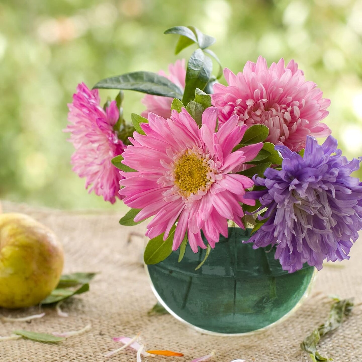 16 Pcs Half Ball Floral Foam Dry Floral Flower Foam Round Foam Block Green Foam Balls for Artificial Flowers Plant DIY Floral Foam for Arrangement Wedding Decorations (3.54 x 1.77 Inch)