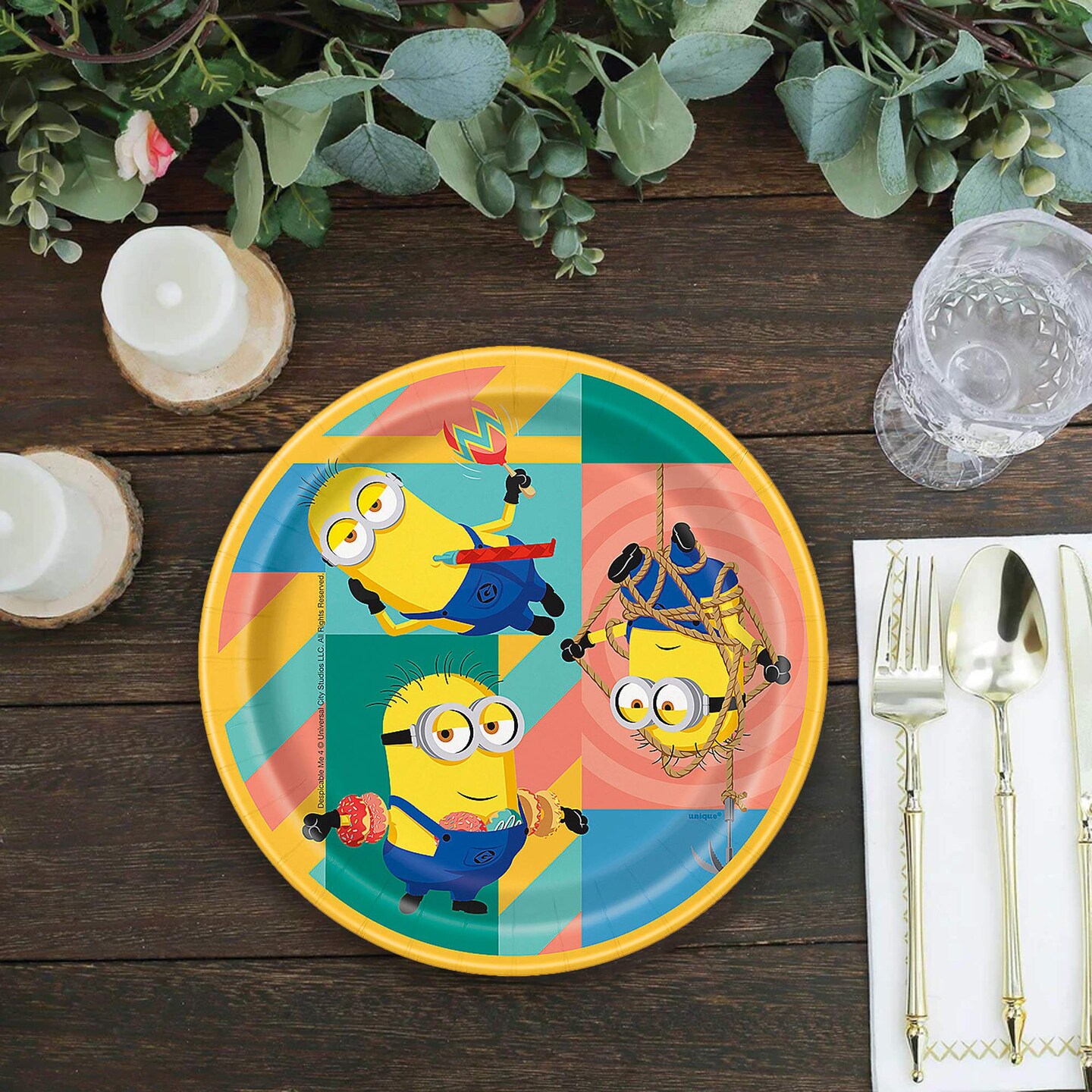 8 Count Despicable Me Minions Paper Dessert Plates 6.75 Inch Disposable Party Tableware for Kids Birthday