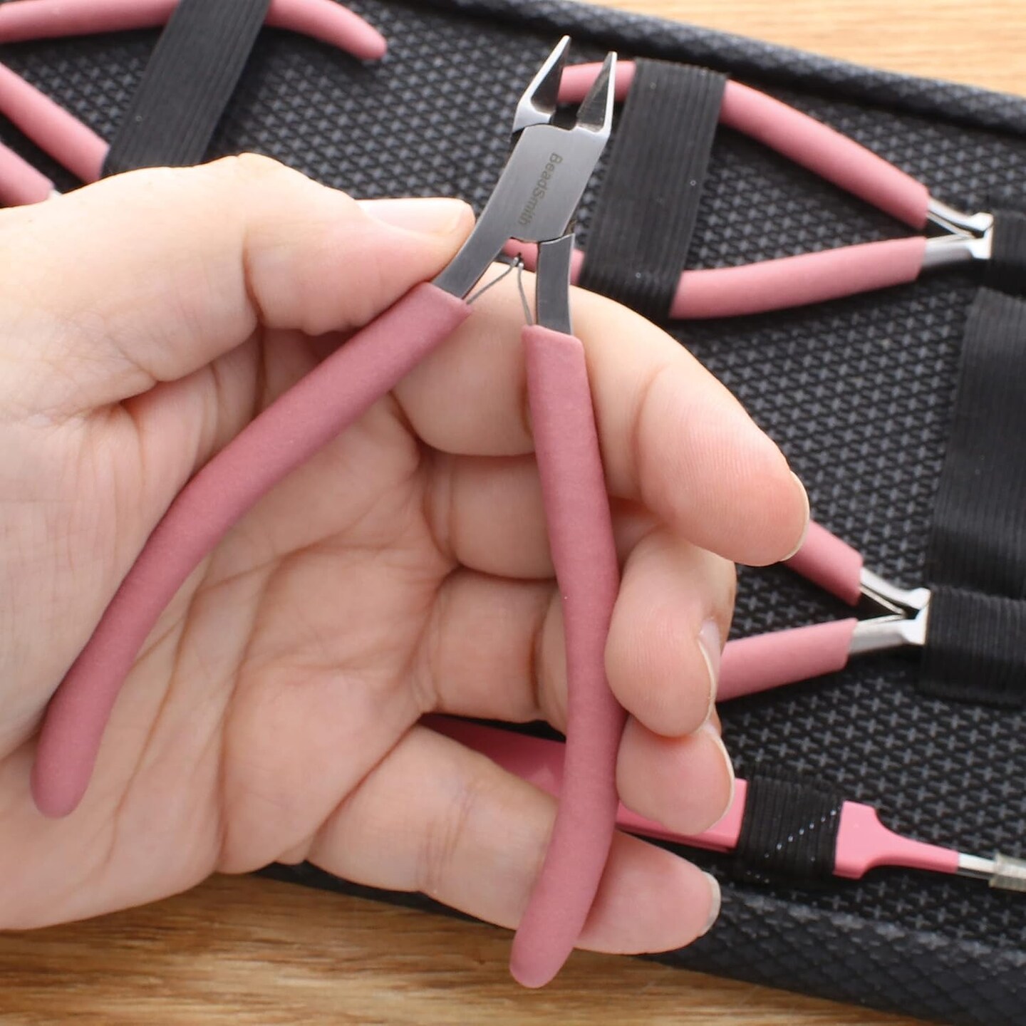 The Beadsmith Fashion Color Pliers &#x2013; Slimline Color-Coordinated Tools &#x2013; Matching Clutch in Beige &#x2013; Jewelry Making Supply Kit to Create Necklaces, Bracelets, Earrings &#x26; More