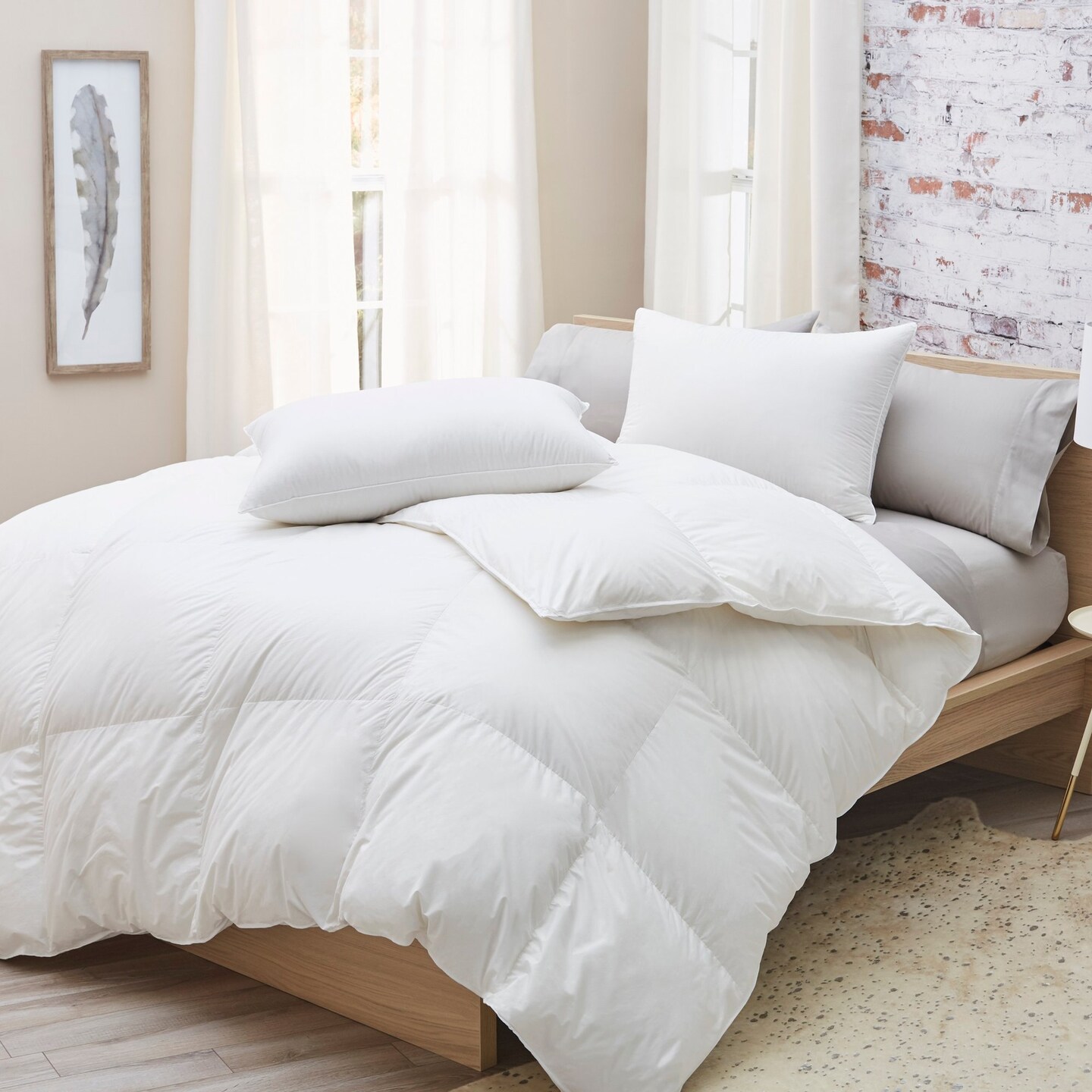 Edge Collections - King Size - White - Luxury Down Comforter for Year-Round Use - 1 Piece