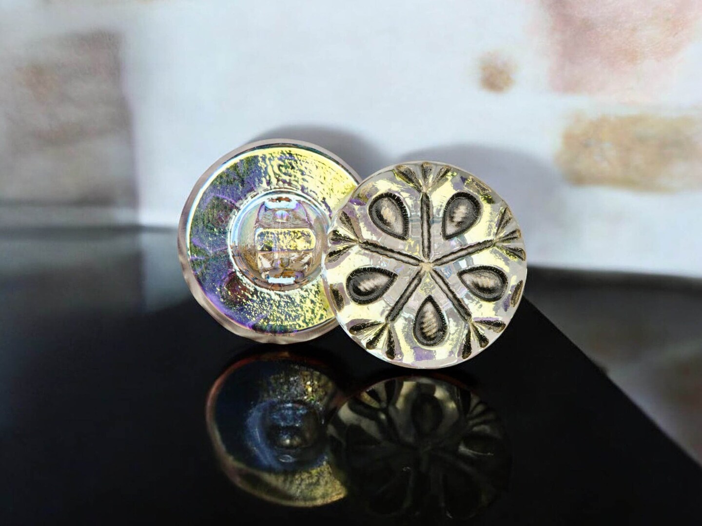 18mm Round Snowflake Tablecut Button - Golden AB with Anitque Finish -- Czech Glass Buttons