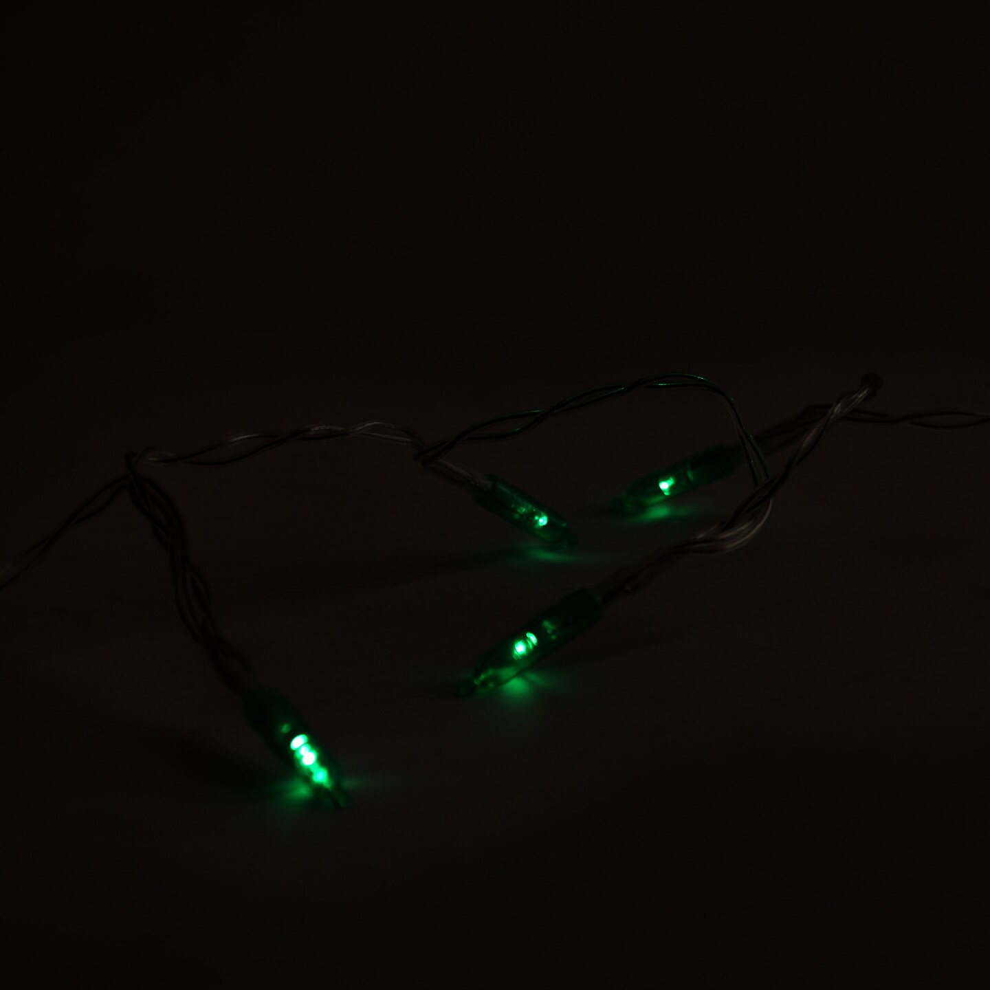 Perfect Holiday 20 LED M5 STRING LIGHTS,4" BULB SPACING,12" LEAD WIRE, W/3AA INDOOR BATTERY BOX