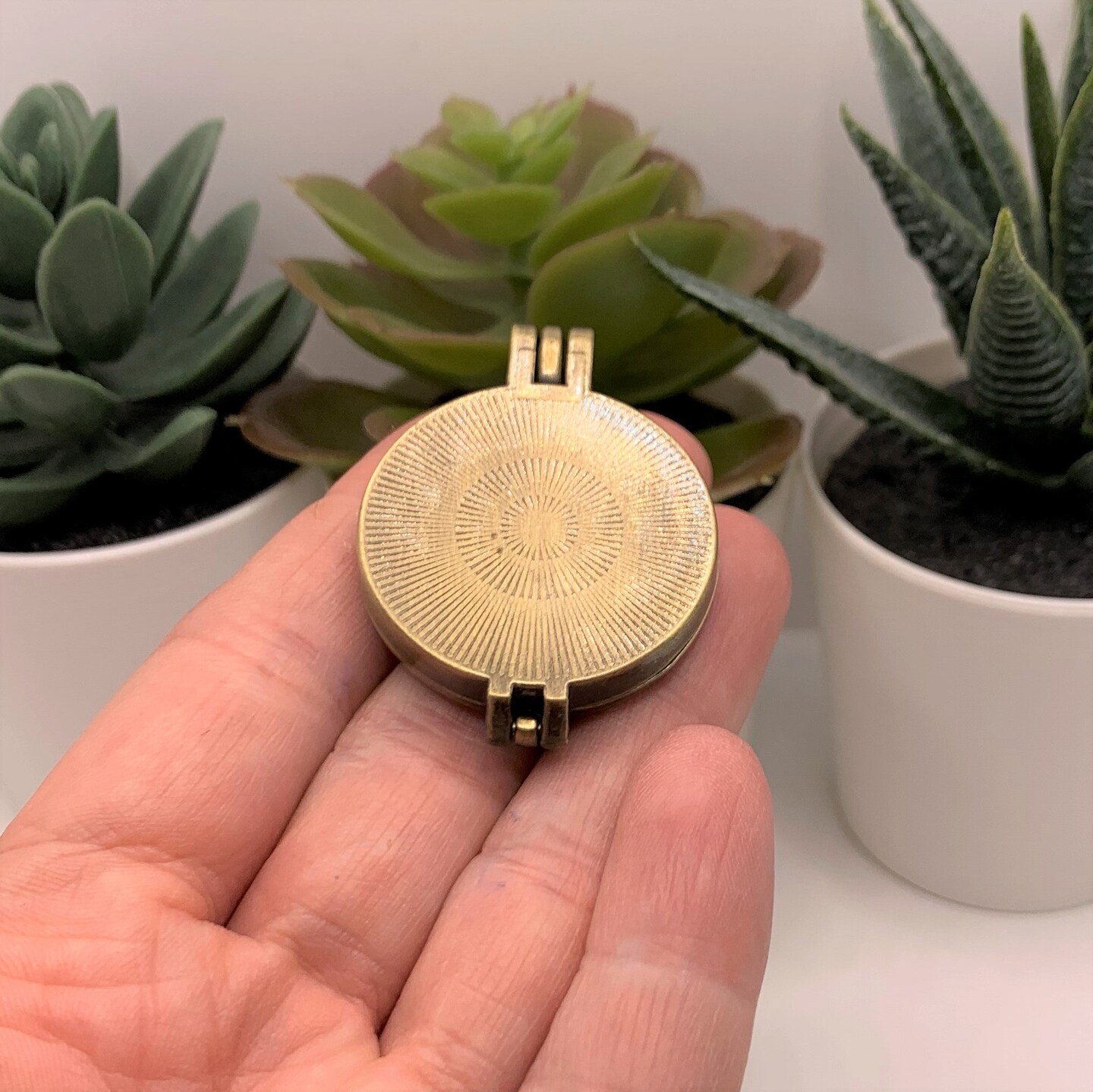 4 or 20 Pieces: Bronze Gear Aromatherapy Essential Oil Diffuser Lockets