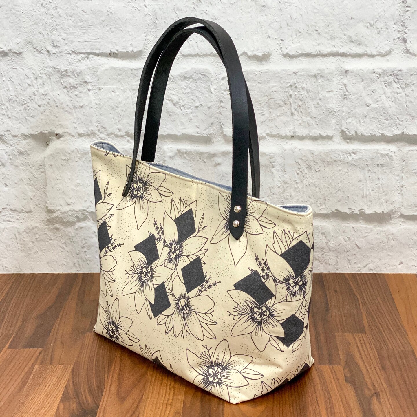Crosscut Sewing Co.&#xAE; Market Tote Bag Sewing Project Kit for Beginners with Fabric, Instructions and Video