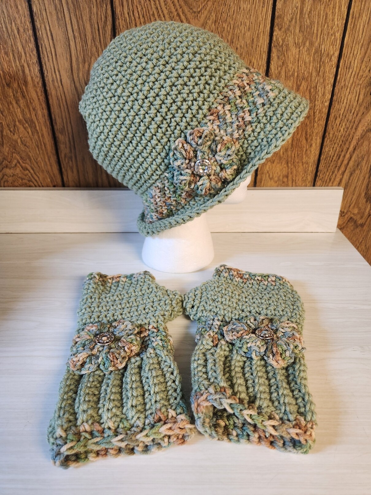 2-pc Sage Crochet Flapper Hat  Fingerless gloves Granny Square Fingerless Gloves Pattern  main image 4