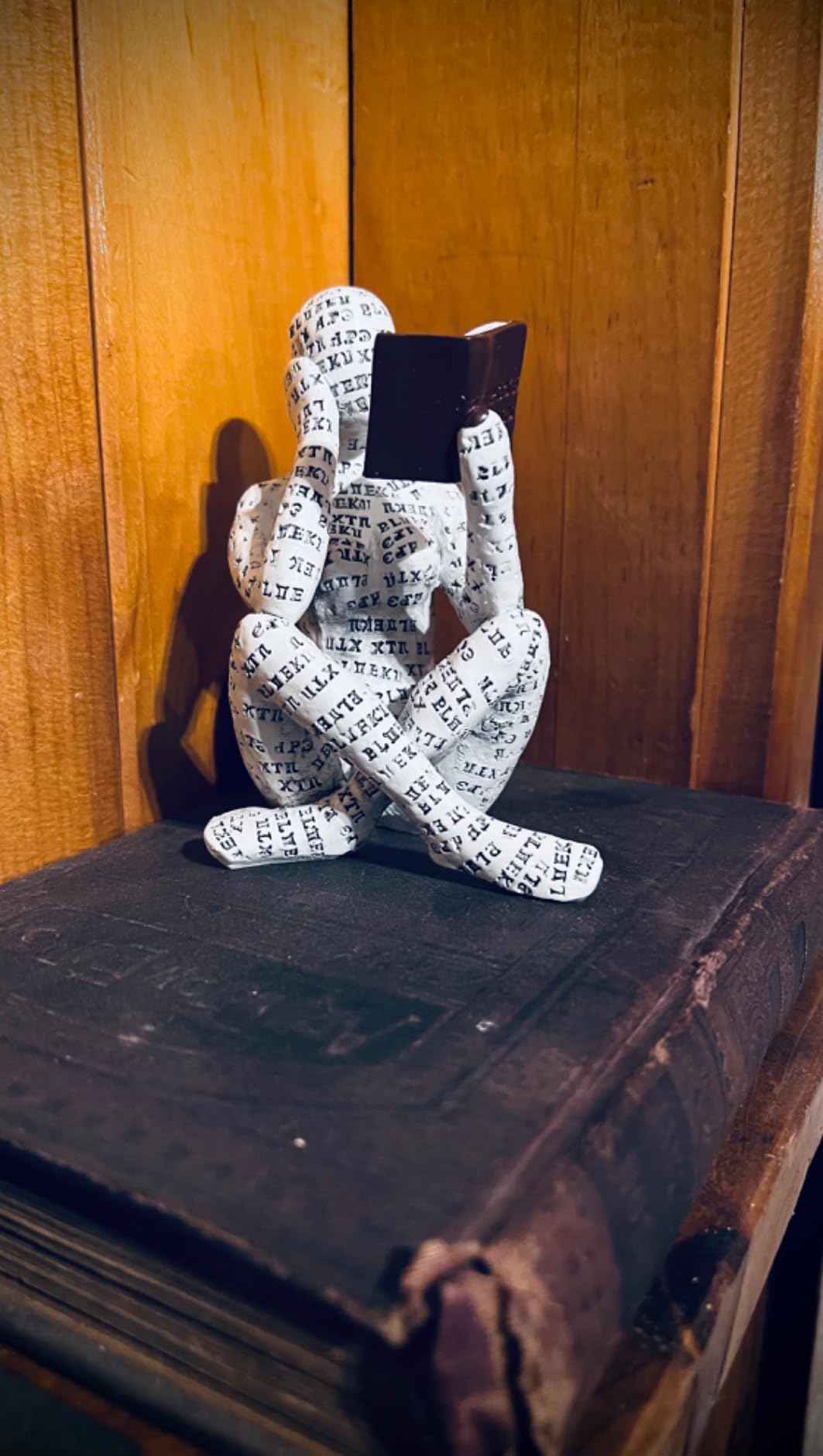 Modern Reading Woman Figurine Home Decor Abstract Thinker Statue for Office, Living Room, Book Shelf