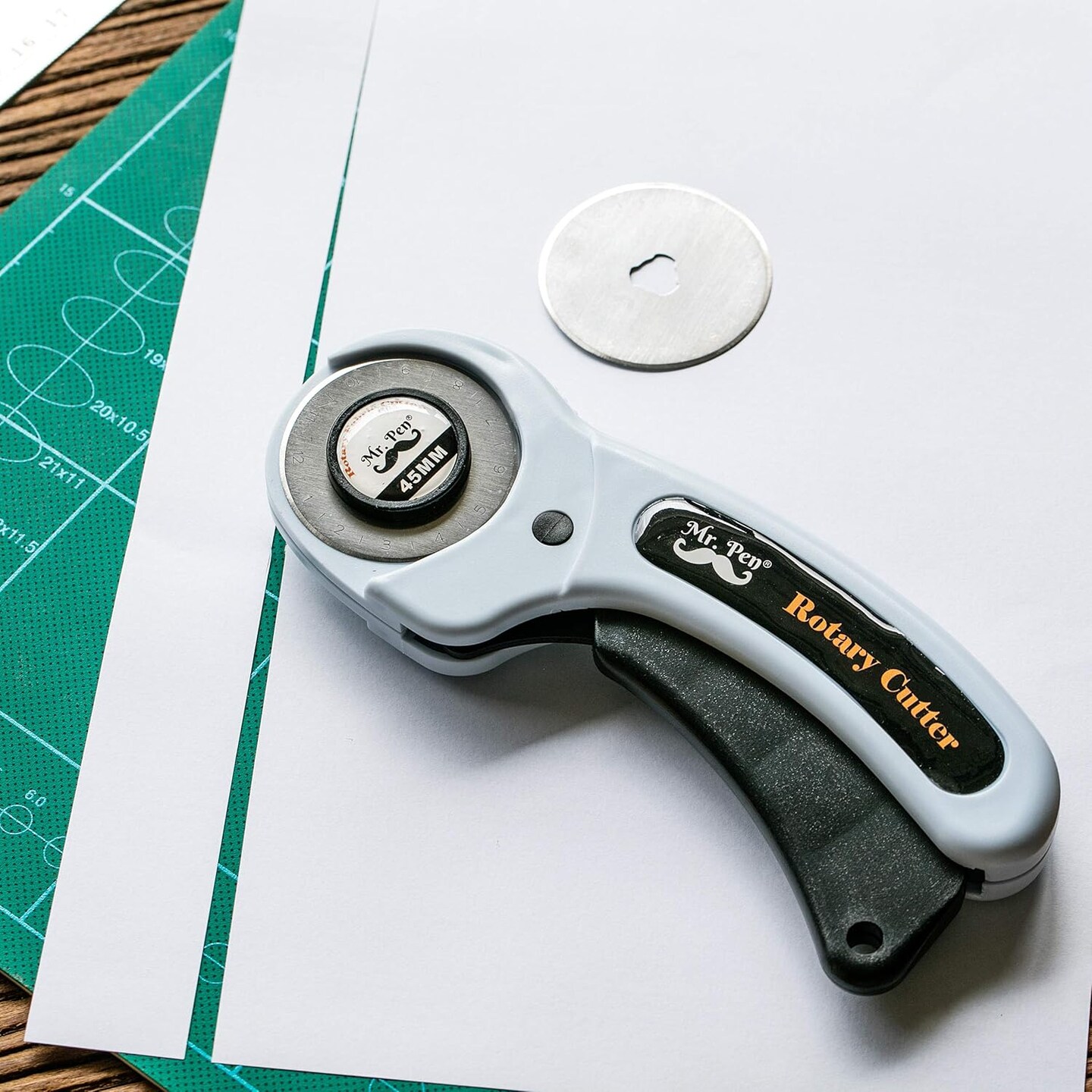 45mm Rotary Cutter with 1 Extra Blade, Ergonomic Handle, Rotary Cutter for Fabric, Fabric Cutter, Fabric Cutter Wheel, Fabric Rotary Cutter, Rotary Cutting Tool, Rotary Fabric Cutter