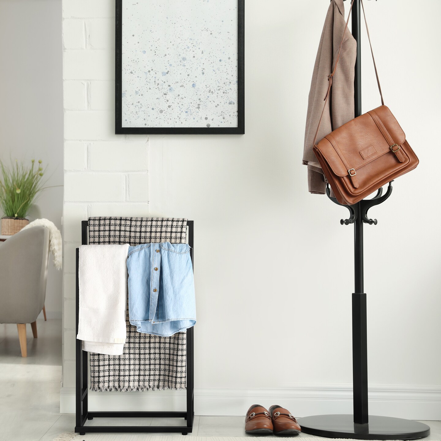 Square Tube Freestanding Towel Rack Modern Bathroom Storage Organizer for Towels & Clothes