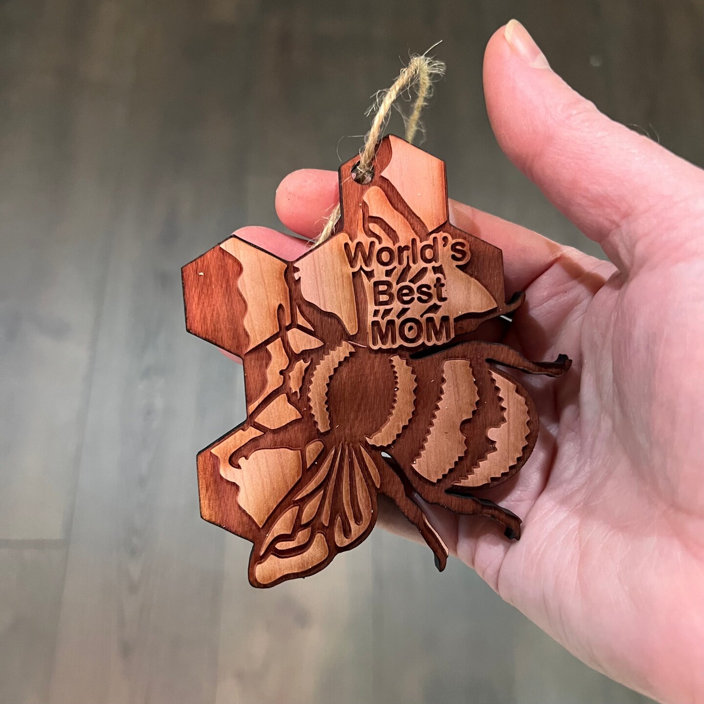 BEE World&#x27;s Best Mom - Cedar Ornament