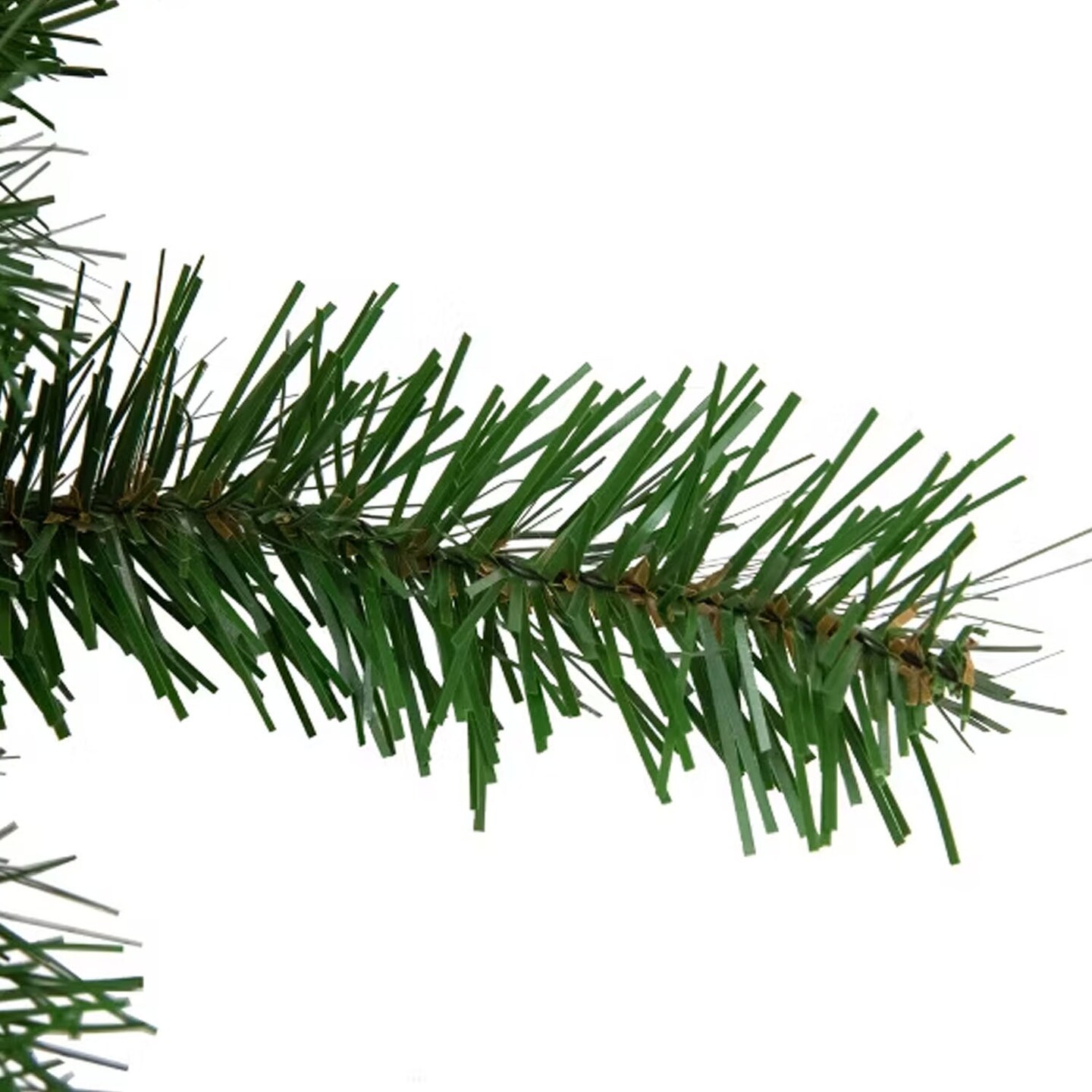 16" Unlit Artificial Dorchester Pine Wreath Deluxe Holiday Greenery Decoration