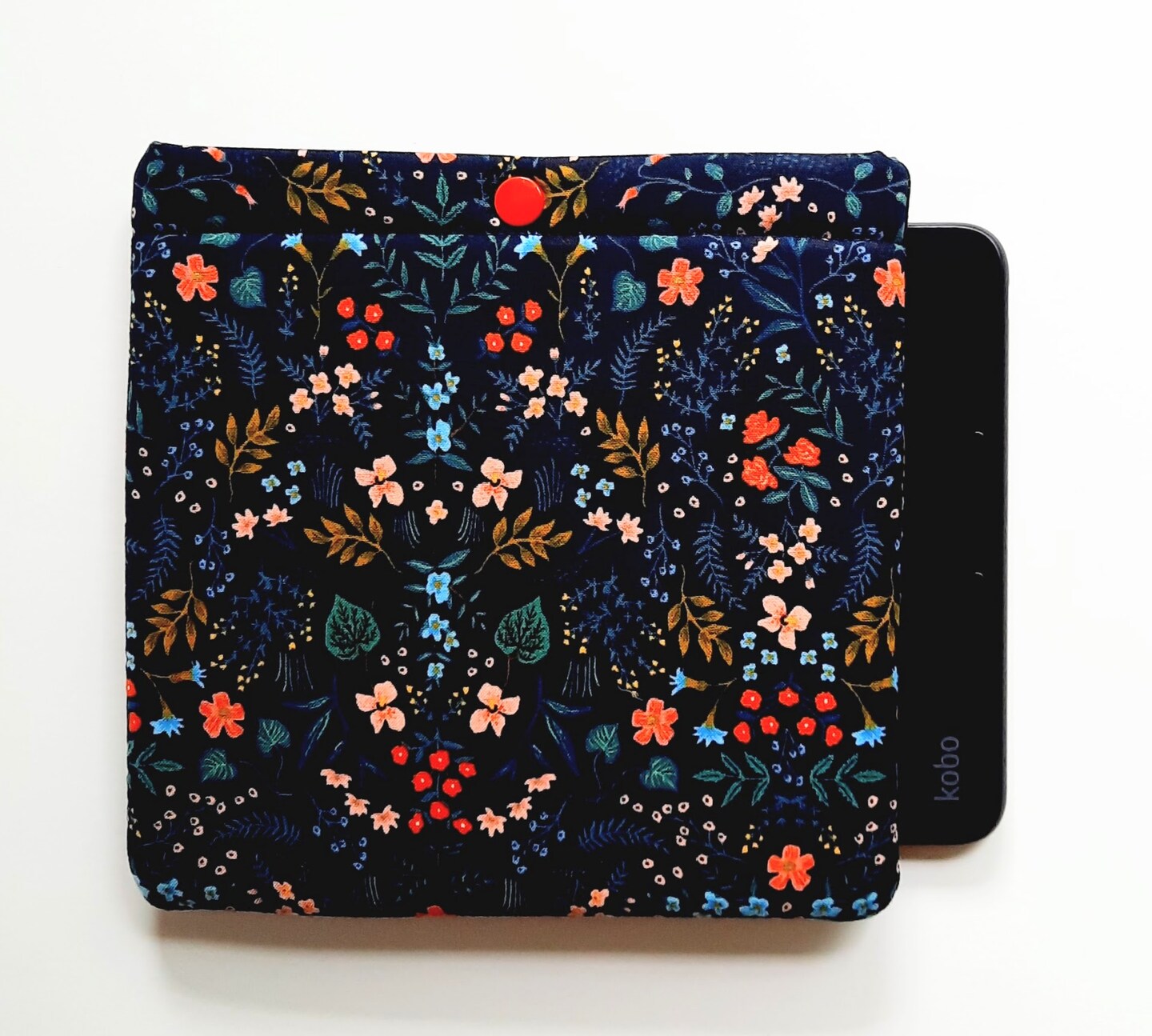Padded Kobo sleeve with snap for Libra 2, Libra Color, other Kobo