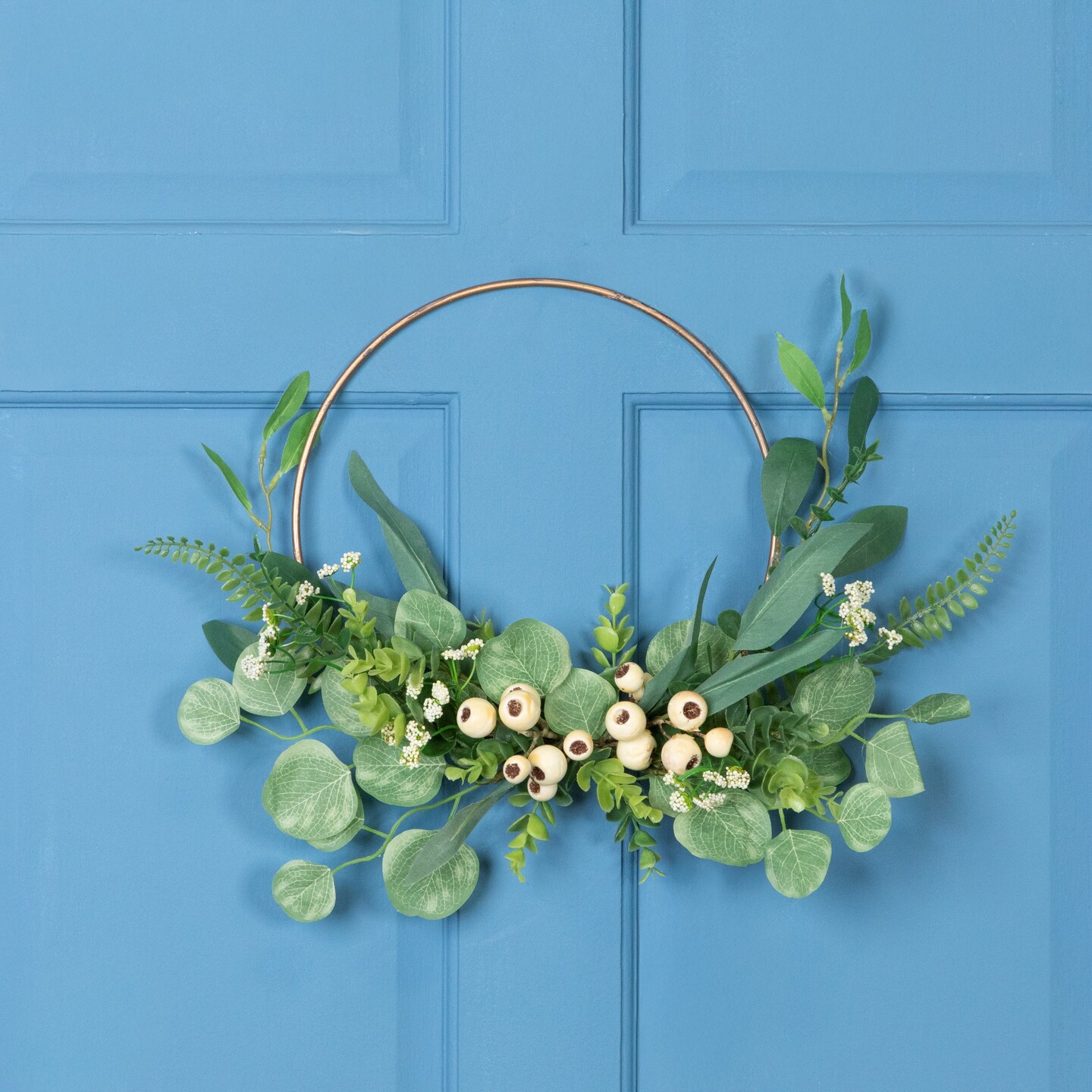 Northlight Eucalyptus Leaf and Fern Golden Ring Artificial Wreath - 30&#x22;