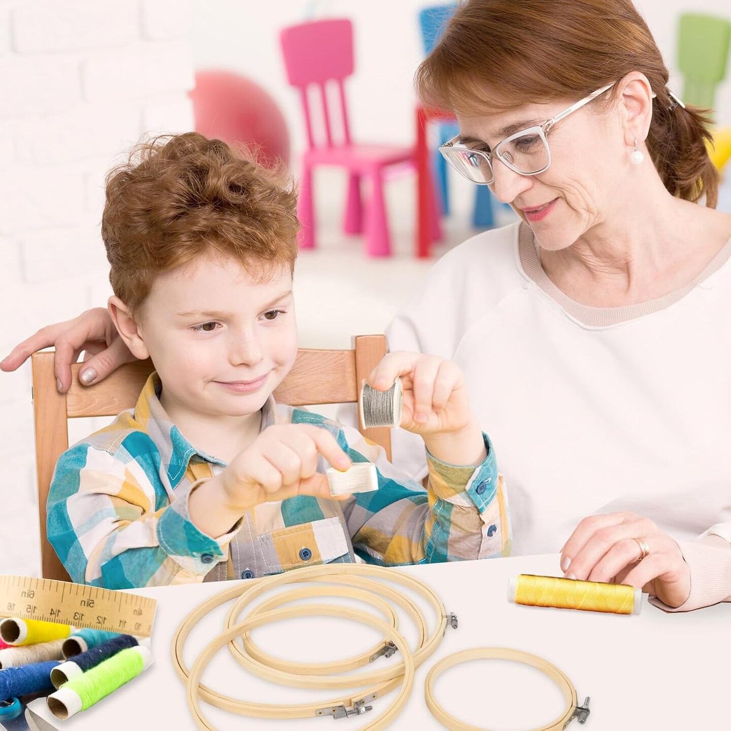 6 Pieces Embroidery Hoops Adjustable Circle Cross Stitch Hoop Ring 4 inch to 10 inch Bulk Round Embroidery Hoop for Art Craft Handy Sewing and Christmas Decoration