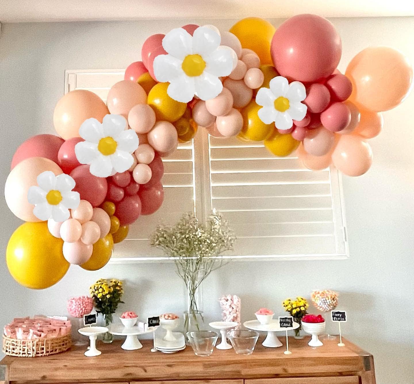 Groovy Daisy Balloon Garland Arch Kit 143pcs for Floral Mother&#x27;s day Best Mom Ever Boho Retro Spring Floral Girls One Two Birthday Baby Shower Party Decorations