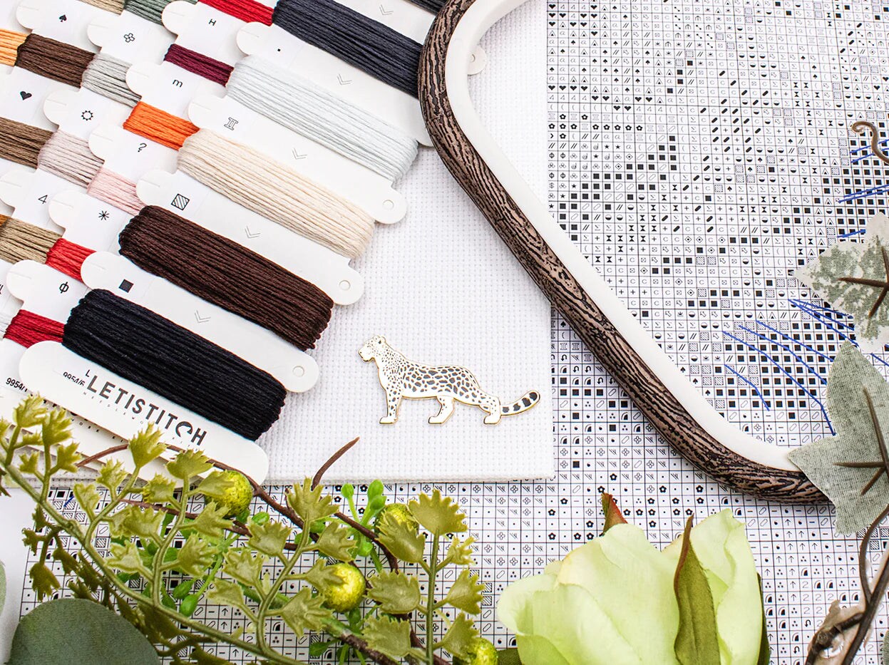 Wild Beauty L9954 Counted Cross Stitch Kit