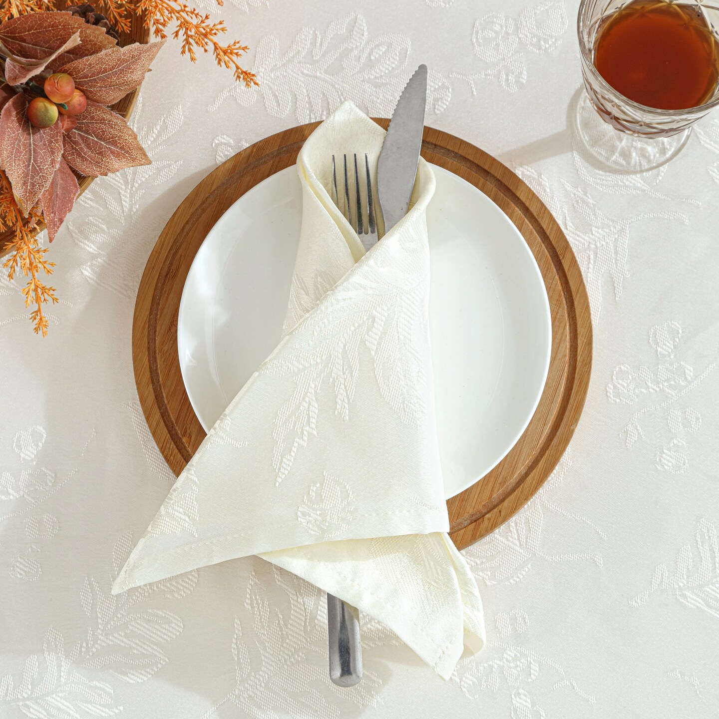 Threadmade Home Elegant Woven Leaves Jacquard Damask Napkin, Set of 8, Ivory - 17"W x 17"L