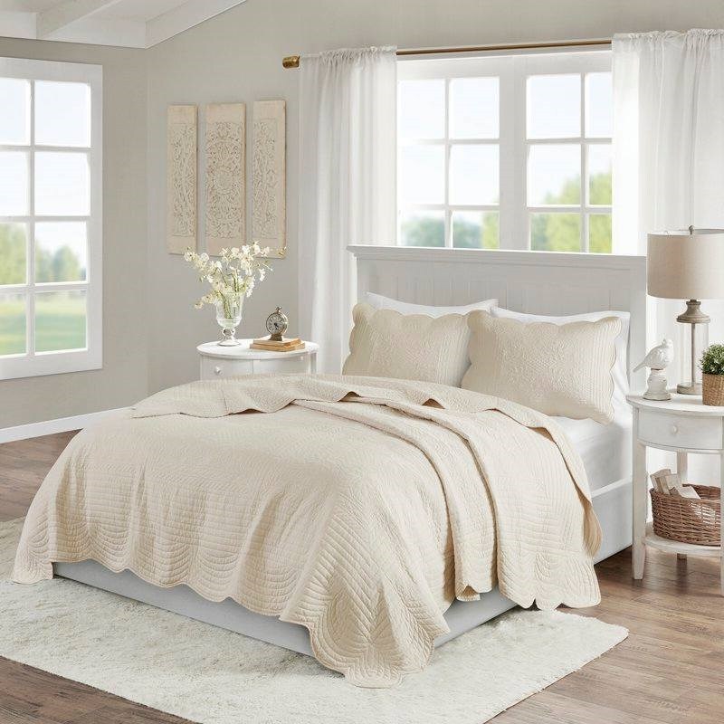 3 Piece Reversible Scalloped Edges Microfiber Quilt Set in Blush