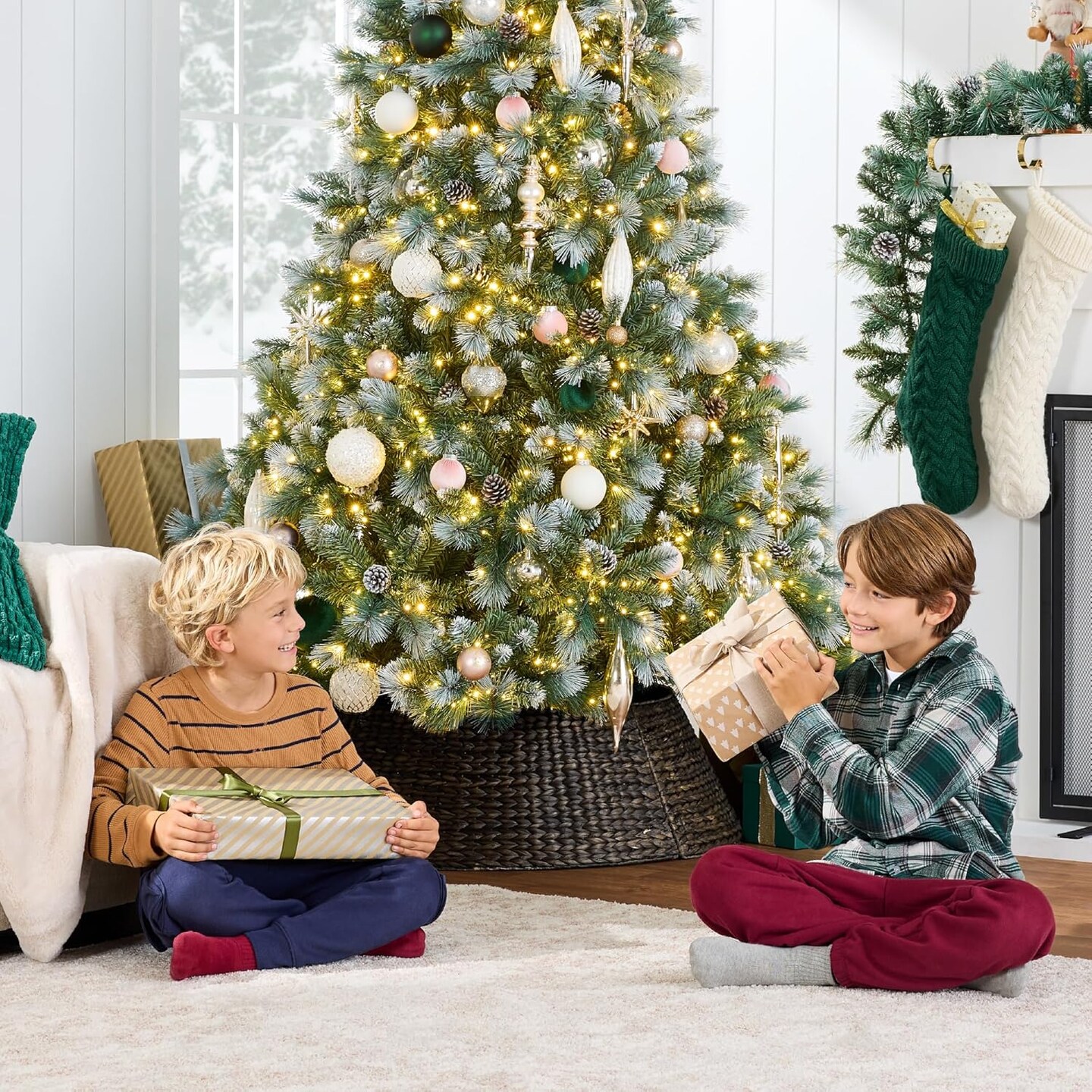 Frosted Scotch Pine Christmas Tree Cordless Setup with 1,320 Tips &#x26; 2-in-1 LED Lights for indoor holiday decoration
