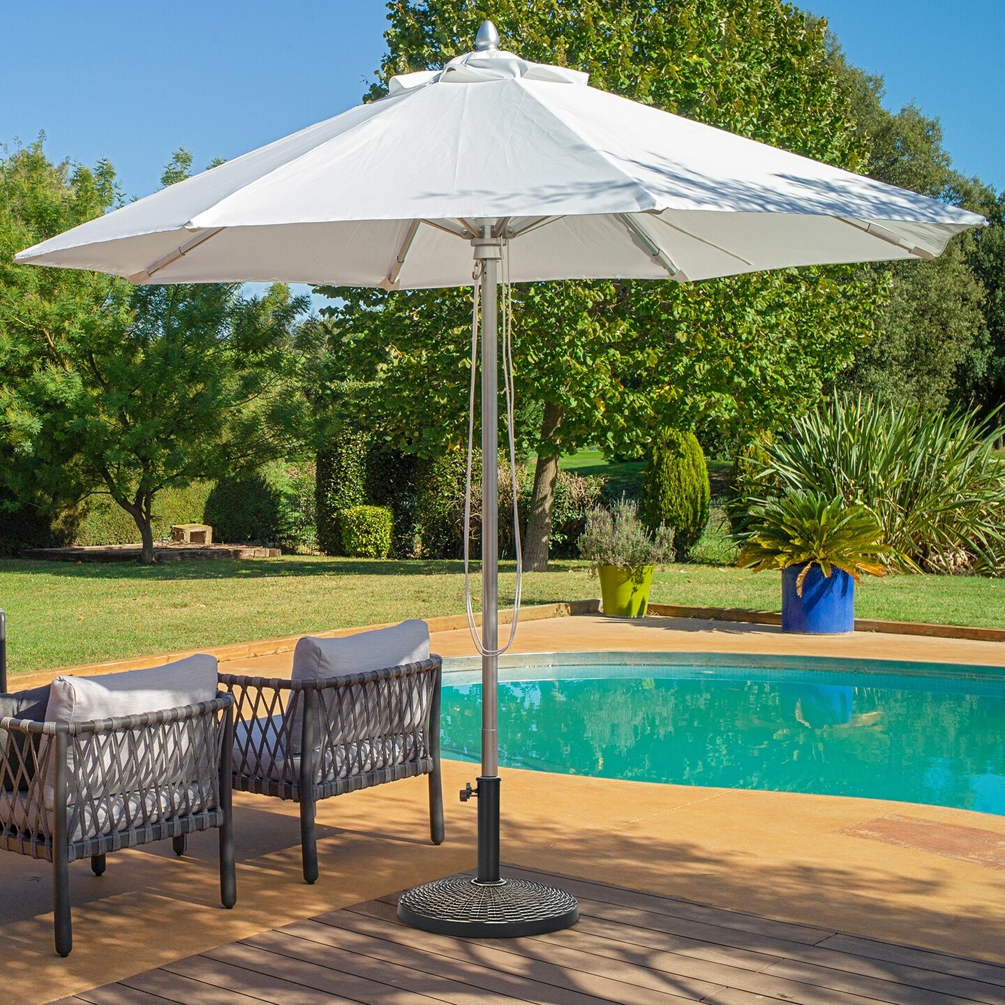 Outdoor 22Lbs Resin Umbrella Base with Wicker Design for Stability