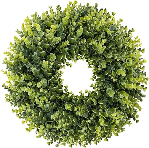Green Boxwood Wreath &#x2013; Front Door D&#xE9;cor