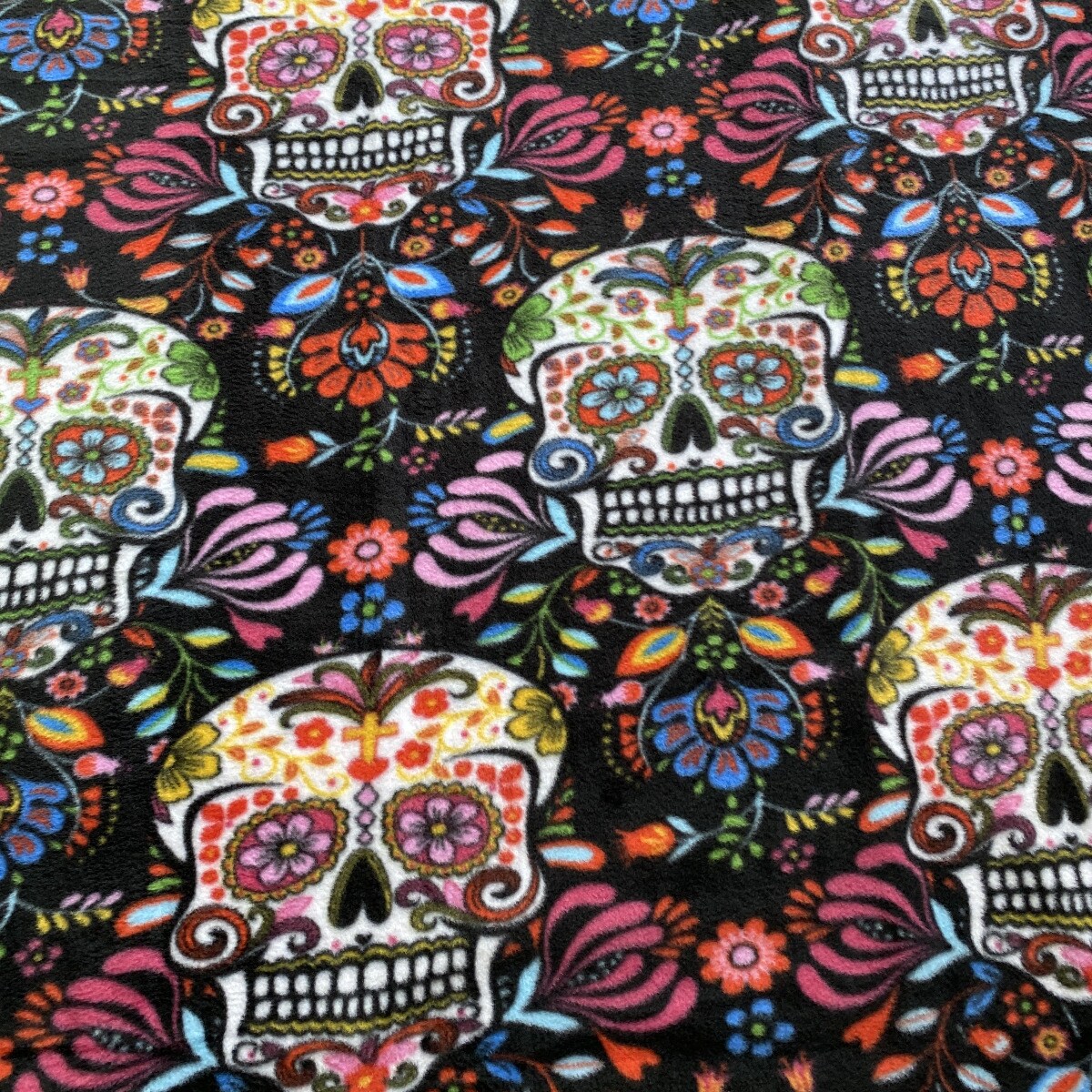 Skulls Dia de los Muertos Anti-Pill Premium No-Sew Throw Fleece Fabric Kit (50x60)