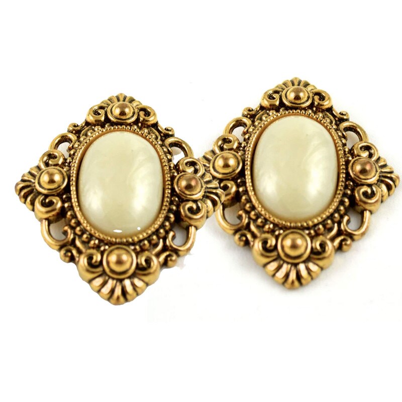 1.75" x 1.5" Small Gothic Antique Gold Ivory Cameo Pendant 1 Piece