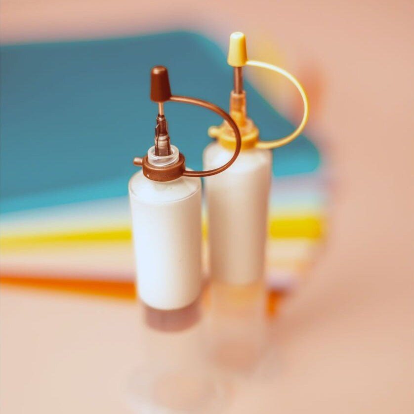 Glue Squeeze - Fine Tip Refill Glue Bottles by We R Memory Keepers