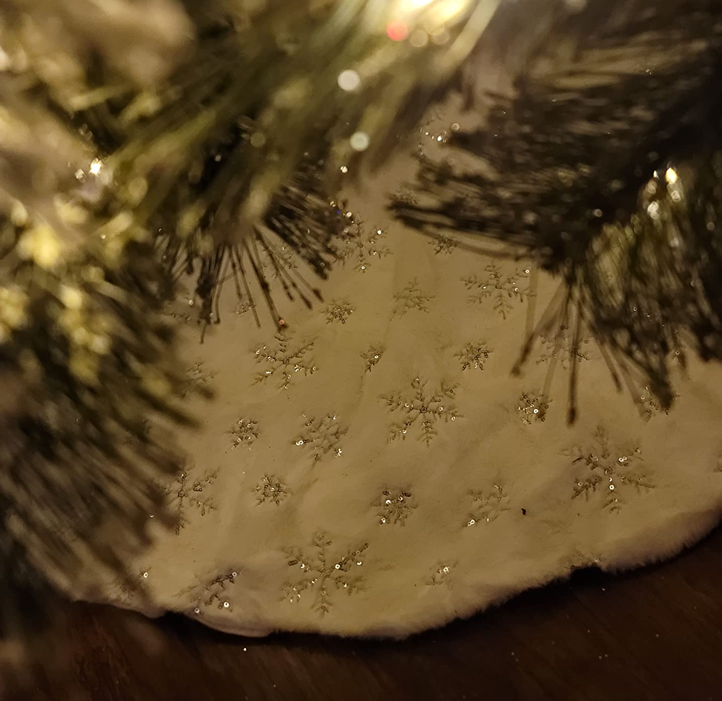 White Snow Embroidered Tree Skirt with silver snowflakes 36&#x27;&#x27;