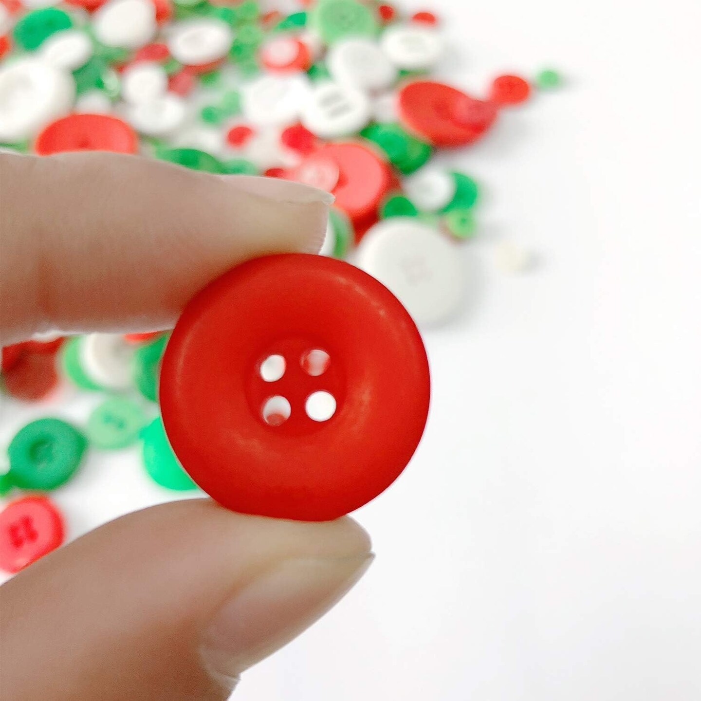350-400PCS Resin Christmas Buttons Assorted Buttons 2 and 4 Holes Round Craft for Christmas Party Decorations Sewing DIY Crafts Manual Button Painting,DIY Handmade Ornament