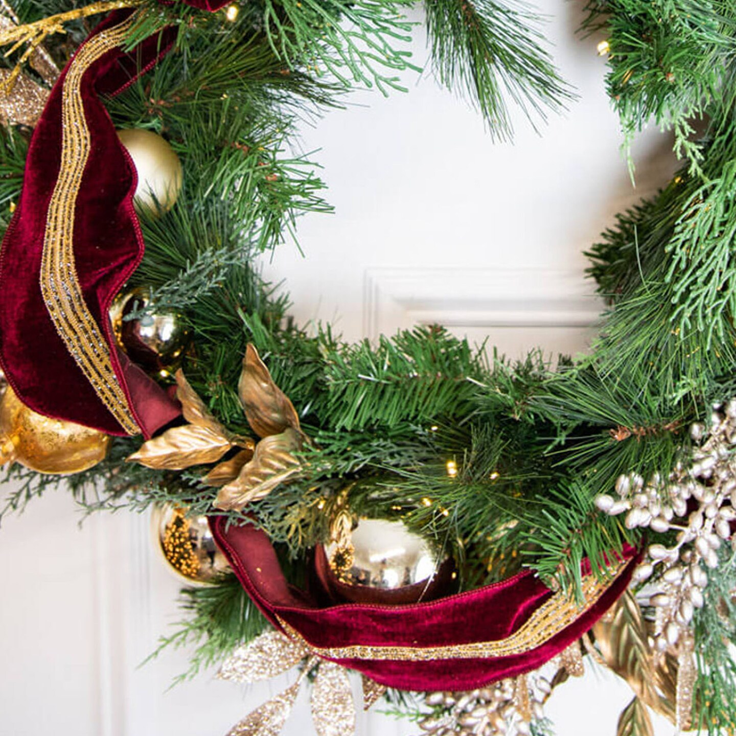 30” Cordless Prelit Crimson & Gold Holiday Wreath Festive & Elegant Christmas Decor