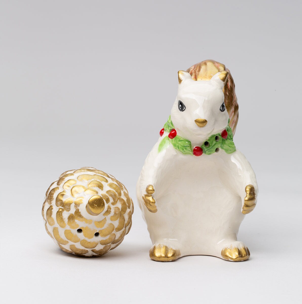 Ceramic Squirrel With Acorn Ceramic Salt And Pepper Shakers, Christmas Decor, Thanksgiving Decor, Gift for Mom