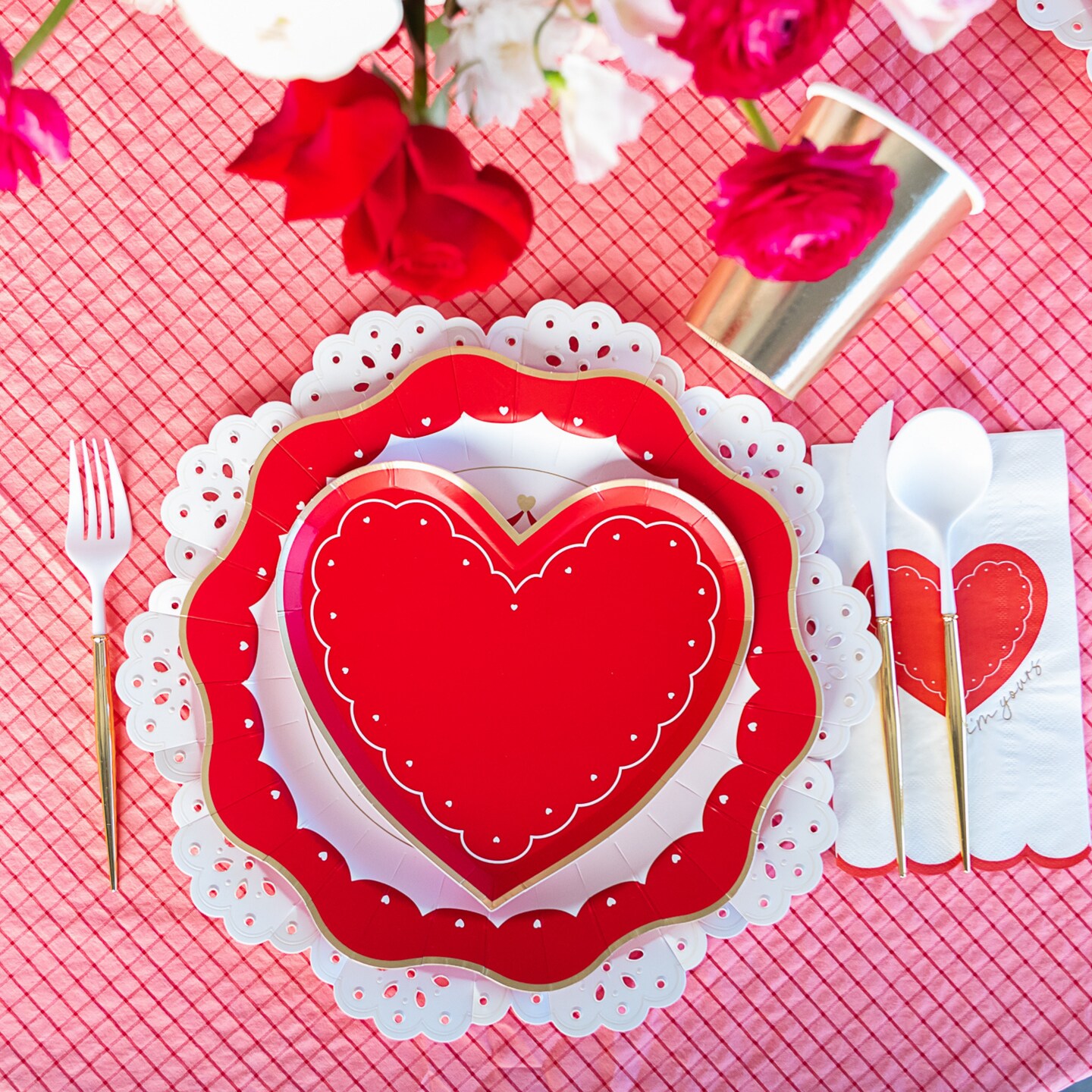 ELEGANT VALENTINE GUEST TOWELS