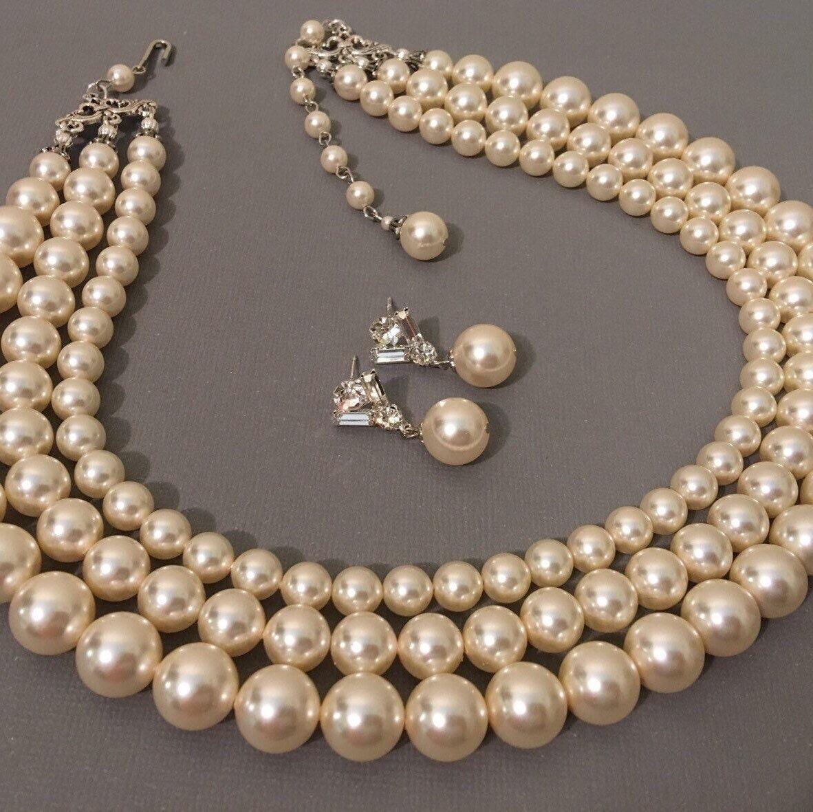 Classic Pearl Necklace 3 multi strands glass Pearls in Cream  display picture 1