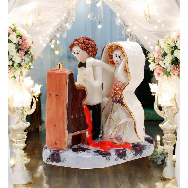 Ceramic Married In Vegas Figurine Bride And Groom With Slot Machine ,