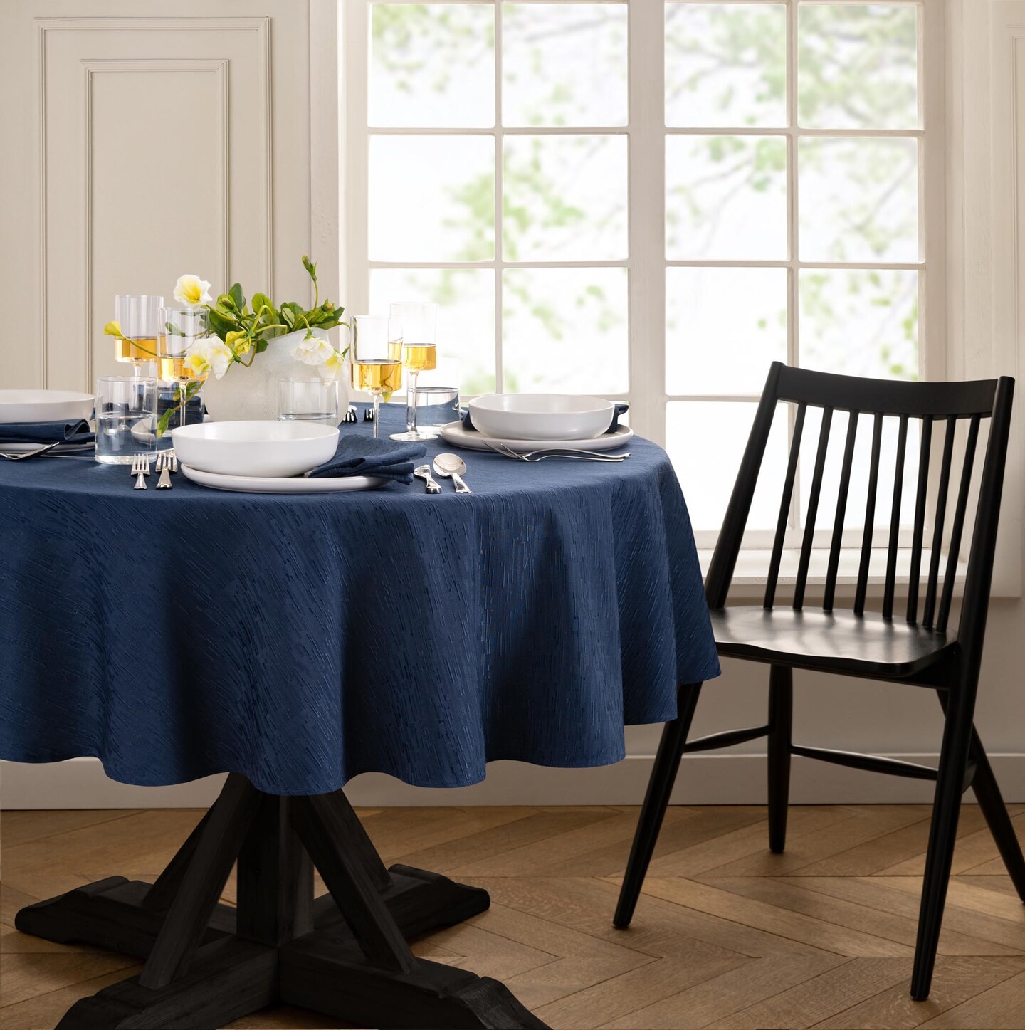 Threadmade Home Continental Solid Texture Water Resistant Tablecloth, Navy - 90"W x 90"L Round